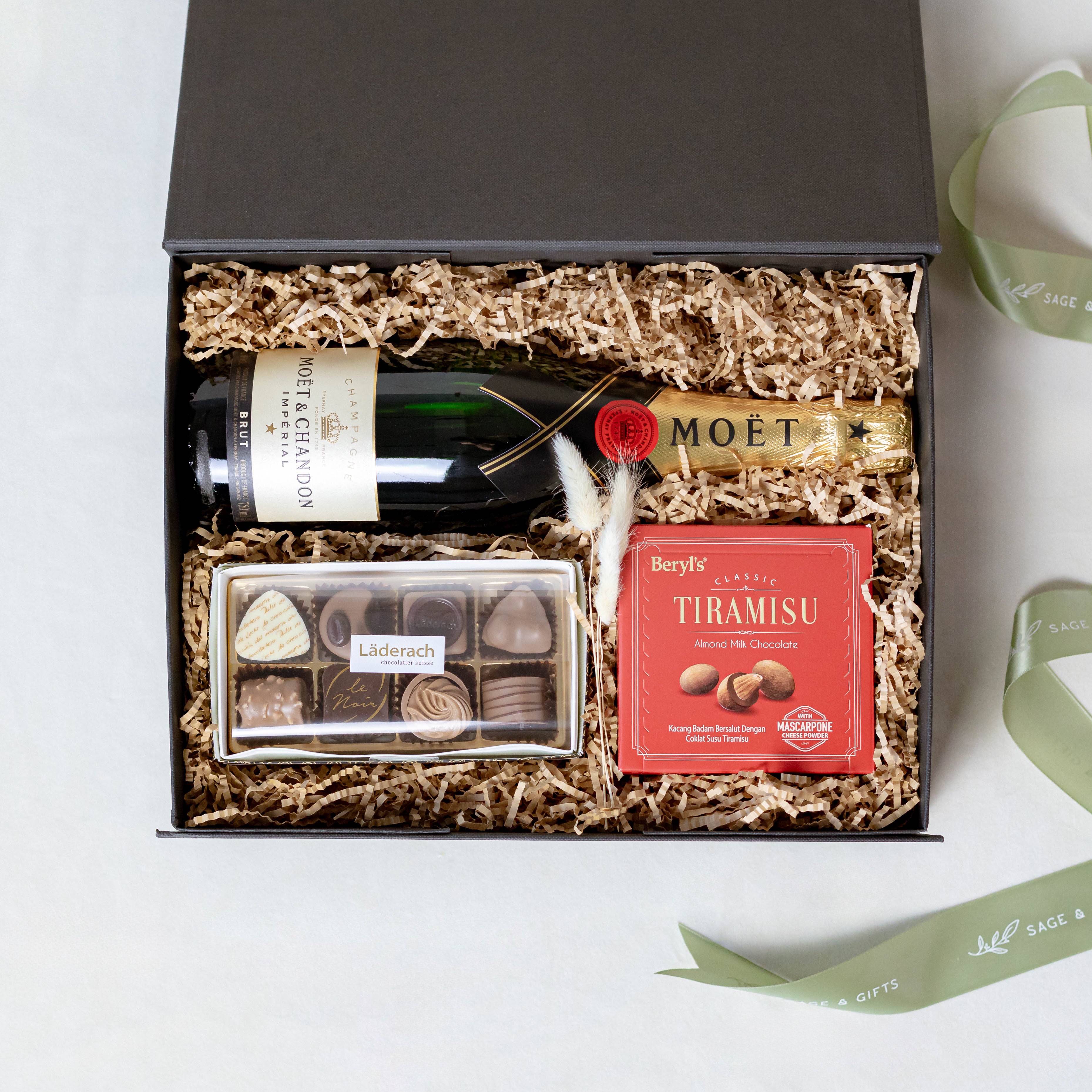 Classy customized gift hampers for boyfriend I YOUR GIFT STUDIO